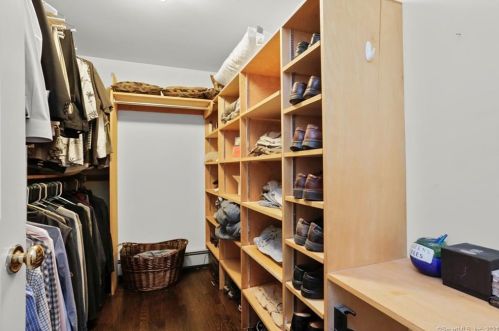 54 Cobbs Ml Rd, Wilton CT exterior