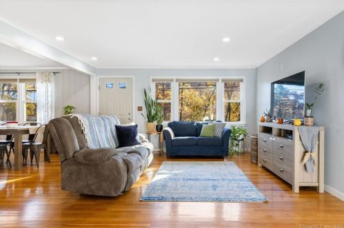 87 Thorpe Ave, Meriden CT 06450-4843 exterior