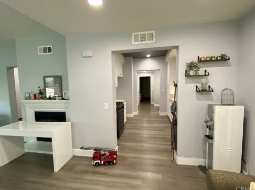 1506 Valencia Ave, Tustin CA 92782-1816 exterior