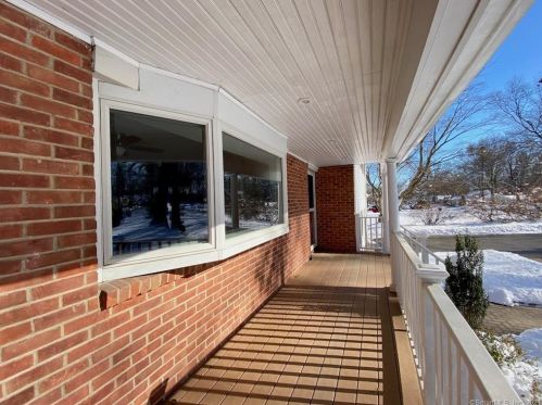 18 Midrocks Dr, Norwalk, CT 06851-1625