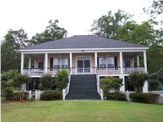 7249 Bay Rd, Mobile, AL 36605-9697