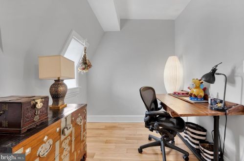 404 6 St, Washington DC 20003-2703 exterior