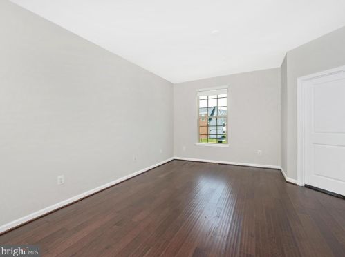 22213 Broadway Ave, Clarksburg MD 20871-3430 exterior