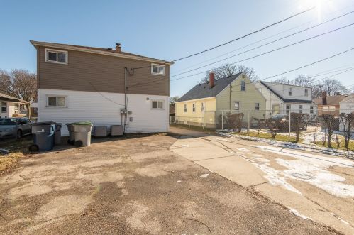 4945 48th St, Milwaukee, WI 53218-4422