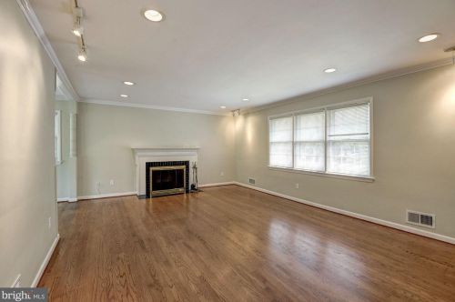 4125 25th Pl, Arlington VA  22207-5104 exterior