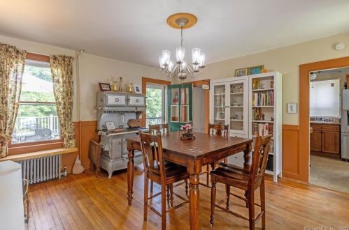 211 Woodbridge St, Manchester CT 06042-2346 exterior