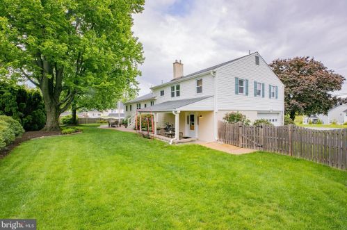 66 Red Lion Rd, Huntingdon Valley PA 19006-6436 exterior