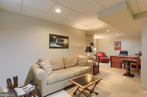 2933 Hearthside Ln, Lancaster PA 17601-1457 exterior