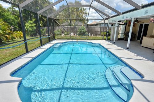 834 Walters Ter, Fort Pierce FL 34983-3963 exterior