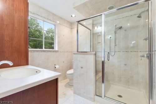 29 Troy Dr, Springfield NJ 07081-2060 exterior