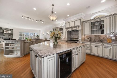 1493 Evans Farm Dr, Mc Lean VA 22101-5656 exterior