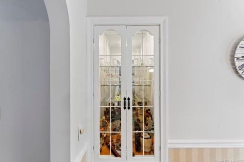 408 Hawthorne Ave, Derby CT 06418-1101 exterior