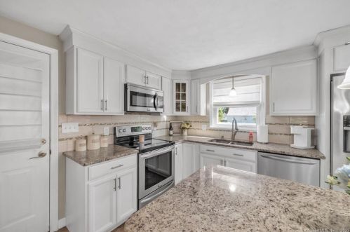 18 Cora St, Enfield CT 06082-5119 exterior