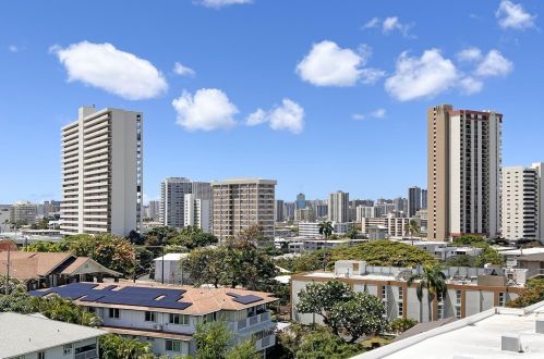 1687 Pensacola St, Honolulu HI  96822-2614 exterior