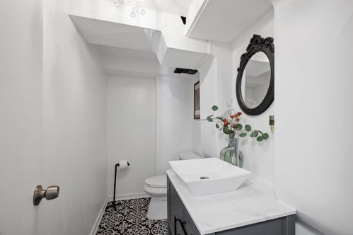 1300 Blue Jay Dr, Pittsburgh PA  15243-1206 exterior