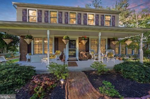 871 Chester Dr, Pottstown, PA 19465-7515