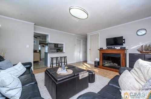 126 Park Ave, Iselin NJ 08830-2303 exterior