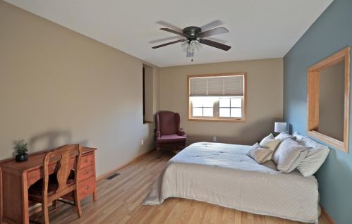 373 Allen Ave, Saint Paul MN 55117-1339 exterior