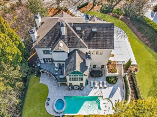 5625 Cross Gate Dr, Atlanta GA 30327-4815 exterior