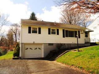 2530 41st St, Canton, OH 44705-2808