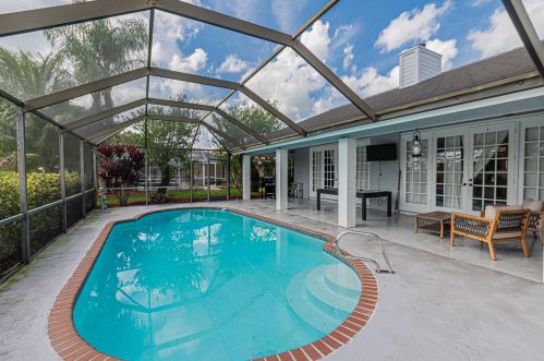 1282 Bent Pine Cv, Fort Pierce FL  34986-2101 exterior