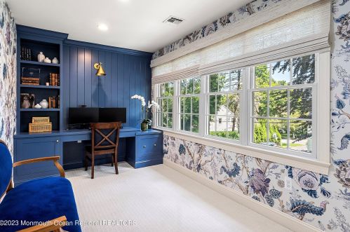 25 Crst Dr, Little Silver NJ 07739-1318 exterior