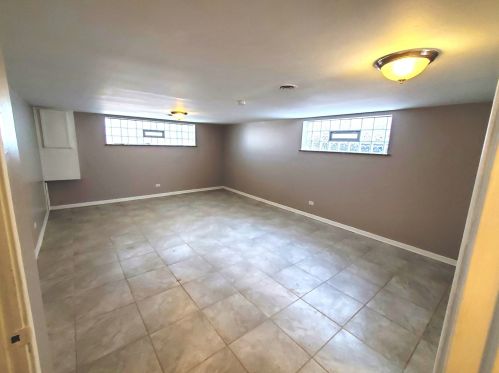 8404 Dorchester Ave, Chicago IL 60619-6433 exterior