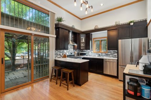 2802 Shields Ave, Chicago IL 60609-4530 exterior