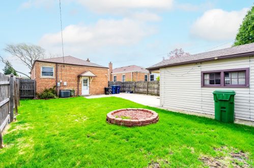 9008 Sacramento, Chicago IL 60805-1332 exterior