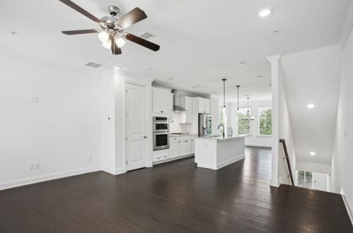 6607 Beacon Dr, Atlanta GA 30328 exterior