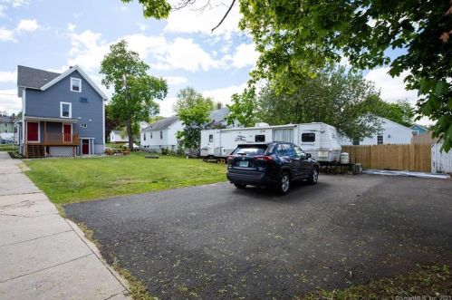 67 Orchard St, Wallingford CT 06492-4130 exterior