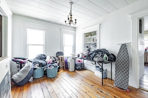 19 Parkwood St, Springfield MA 01108-2609 exterior