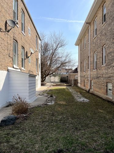 4447 Troy St, Chicago IL 60655-2317 exterior