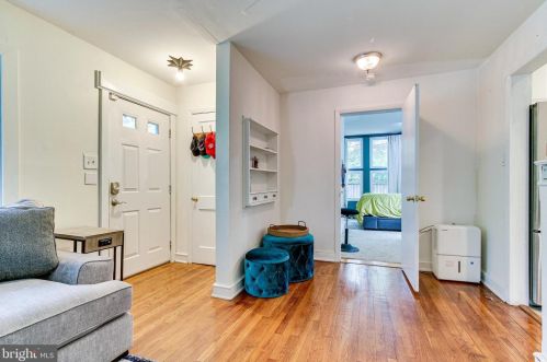 8015 New Market Rd, Alexandria VA  22308-1437 exterior