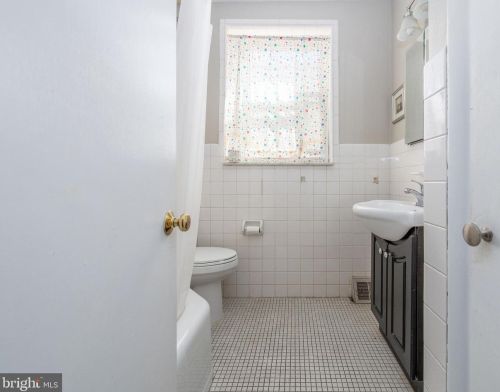 1424 Jackson St, Philadelphia PA 19145-3617 exterior