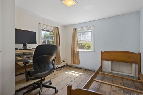 158 Center St, Windsor Locks CT 06096-2409 exterior