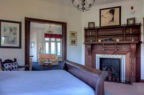 333 Tuckerman Ave, Middletown RI 02842-6049 exterior