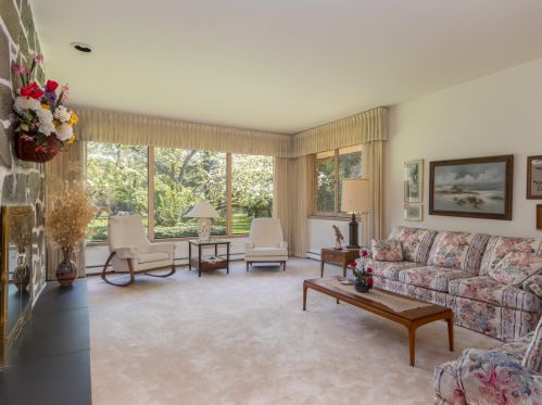 2565 Hunt Club Cir, Milwaukee WI 53209-1867 exterior