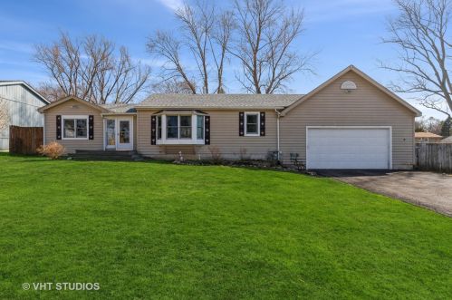 8911 Woody Trl, Bull Valley, IL 60097-8414