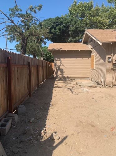 900 1st St, Turlock CA  95380-6021 exterior