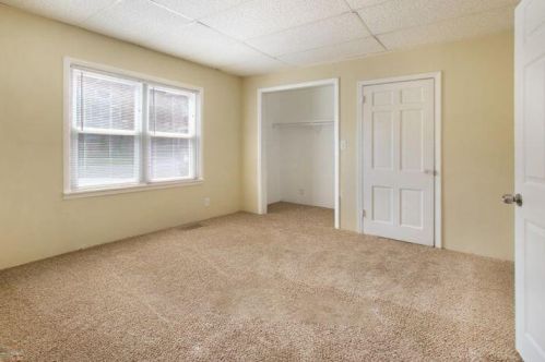 649 Eastern Ave, Grand Rapids MI 49503-5516 exterior