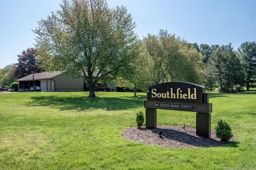 443 Main St, Manchester CT  06042-1995 exterior