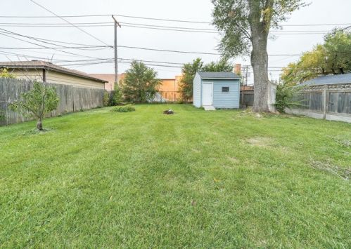 1320 Lorraine Pl, Waukegan IL exterior