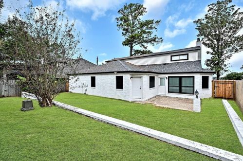 13501 Northshore Dr, Montgomery TX 77356-5371 exterior