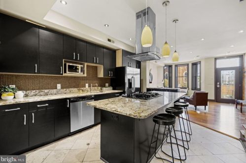 706 4th St, Washington DC  20003-4205 exterior