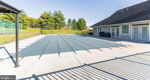 114 Bucktown Xing, Pottstown PA  19465-7760 exterior