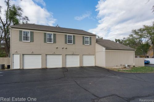 282 1st St, Rochester MI 48307-2600 exterior