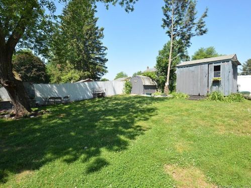 77 Jackson Rd, Enfield CT 06082-4137 exterior