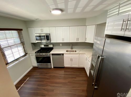 8110 Orlando St, Edison NJ  08817-3343 exterior