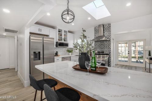 724 Cactus Wren Dr, Phoenix AZ  85021-8626 exterior